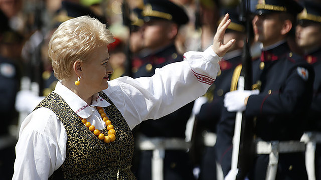 D. Grybauskaitė per Valstybės dieną pasipuošė tautiniu kostiumu