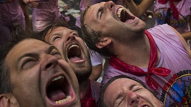 Atgijo Pamplona: tūkstančiai lenktyniauja su buliais
