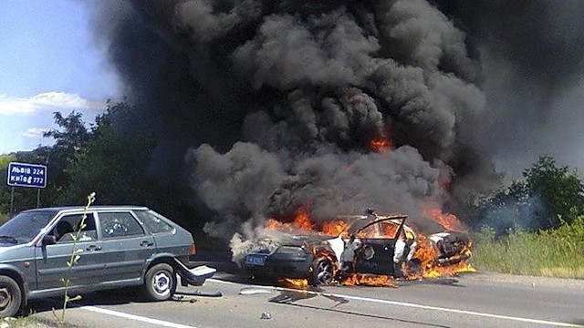 Blokada Vakarų Ukrainoje: užpuolikai apšaudė automobilius