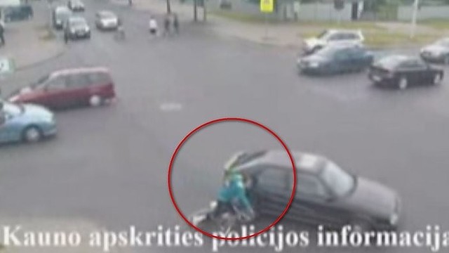 Užfiksuota: Kaune vairuotoja partrenkė dviratininkę ir pabėgo