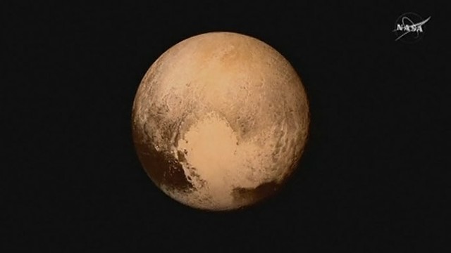 Plutono nuotraukose – didžiulės lygumos