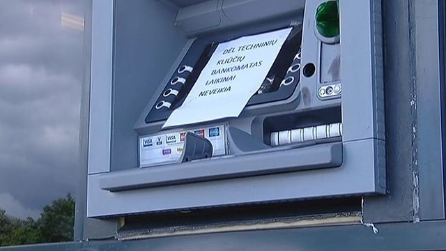 Bandė apvogti bankomatą – teko sprukti be grobio