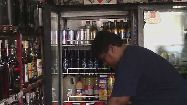 Venesueliečiai piktinasi: nebegali nusipirkti alaus