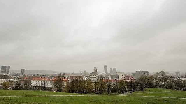 Lietuvoje ir toliau karaliaus vėsūs ir lietingi orai