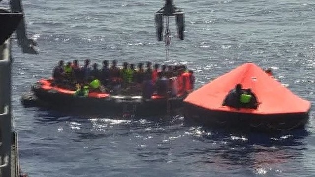 Nebėra vilčių rasti po laivo katastrofos išgyvenusių migrantų