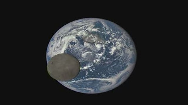 Užfiksavo, kaip Žemės disku praslenka nematoma Mėnulio pusė