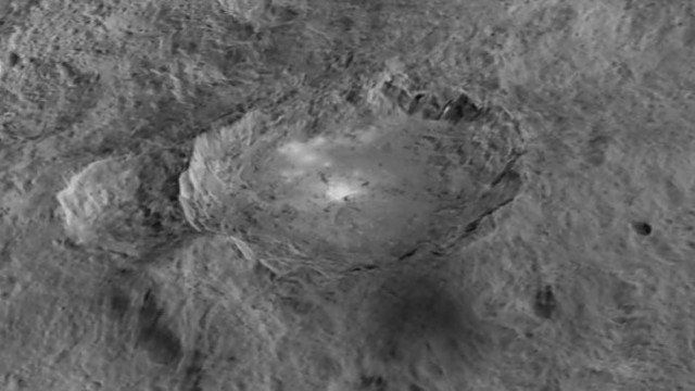 Mįslinguose Cereros krateriuose ledo nėra: tad kas ten žiba?