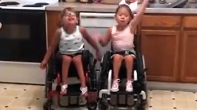 Nepaisydamos negalios, šios mergaitės parodė, ko išmokusios