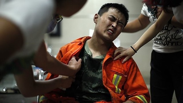 Milžiniški sprogimai Kinijoje pražudė mažiausiai 44 žmones