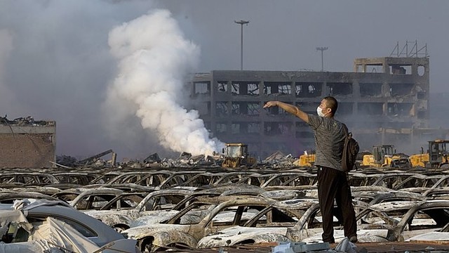 Po galingų sprogimų Kinijoje tebeliepsnoja gaisrai