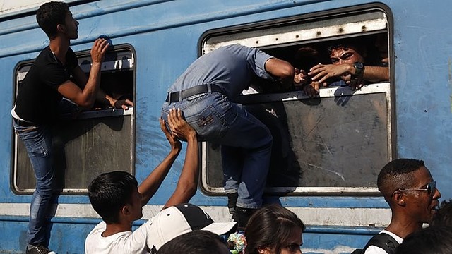 Dėl vietos traukinyje į išsvajotą Europą kovoja ir kumščiais