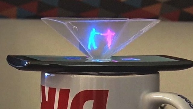 Nuosavas hologramų projektorius – per kelias minutes