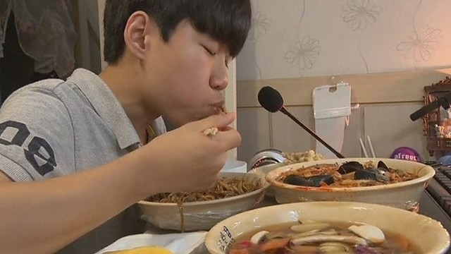 Stulbina: korėjiečiai populiarėja transliuodami savo vakarienę