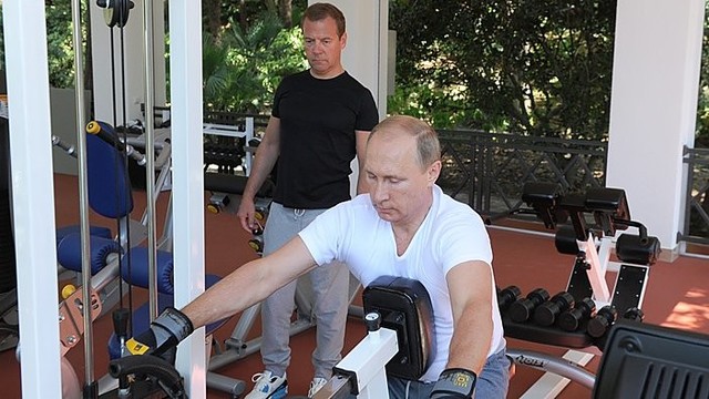 V. Putinas ir D. Medvedevas Sočyje demonstravo savo raumenis