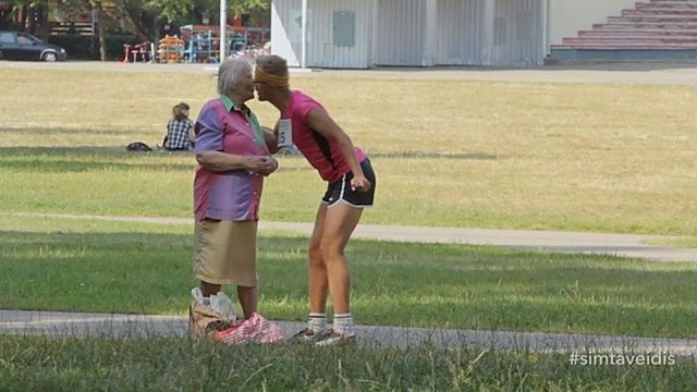 Vilniečius stebino močiutes bučiuojantis bėgikas