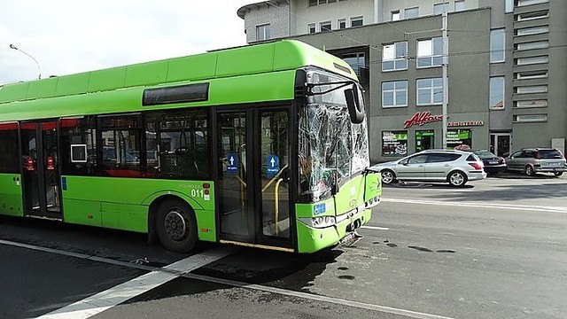 Kaune troleibusas susidūrė su mikroautobusu, nukentėjo 6 žmonės