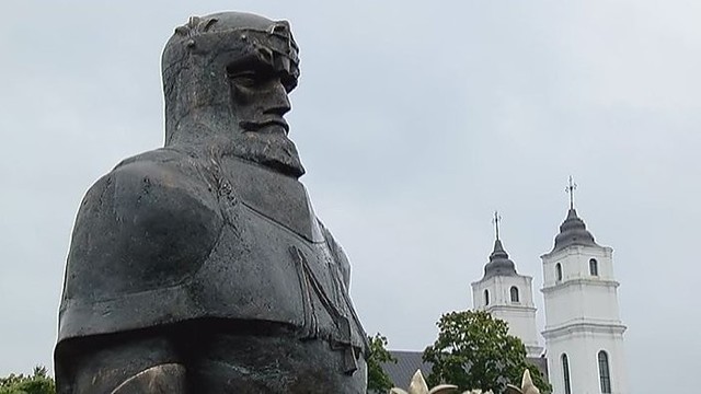 Latvijoje – paminklas Lietuvos karaliui Mindaugui ir Mortai