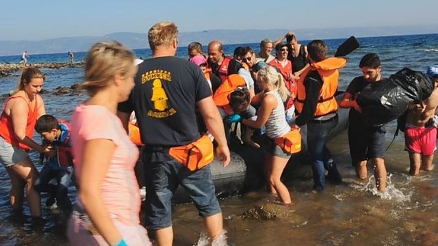 Vaizdai iš pabėgėlių bandomų pasiekti Graikijos krantų