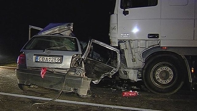 Kraupioje avarijoje Vilniaus rajone žuvo trys žmonės