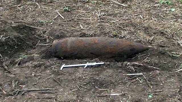 Vilkaviškio rajone ūkininkas atkasė artilerijos sviedinį
