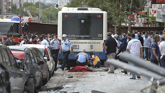 Turkijoje po autobuso ratais žuvo mažiausiai 10 žmonių