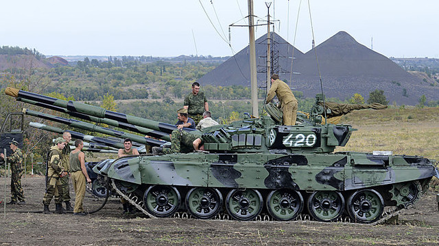 Ukrainos Rytuose – separatistų tankų atsitraukimas