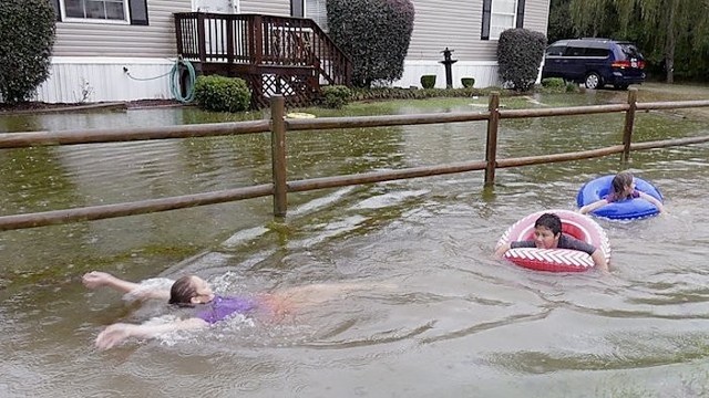 Pietų Karolinos valstiją skandina neregėti potvyniai
