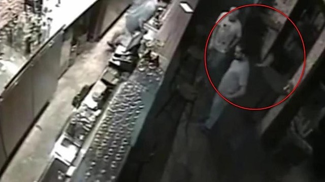 Singapūro baro vaizdo kameros užfiksavo vaiduoklį?