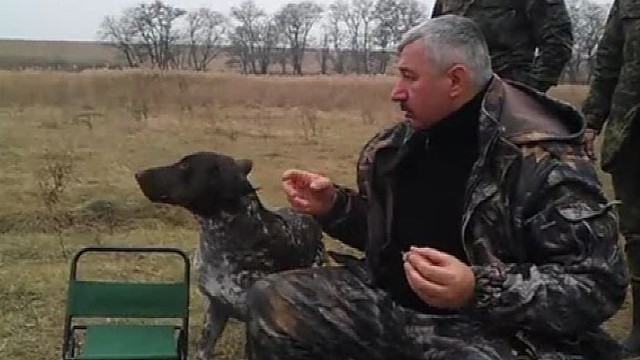 Medžiotojų svajonių šuo – vos paprašytas atnešė degtinės butelį