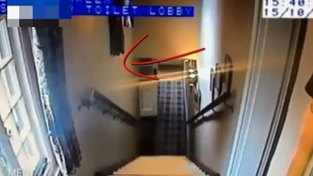Vaizdo kamera prie baro tualeto užfiksavo baltą šmėklą