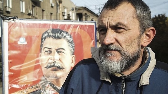 Donecko gyventojai pratinasi prie J. Stalino portretų gatvėse