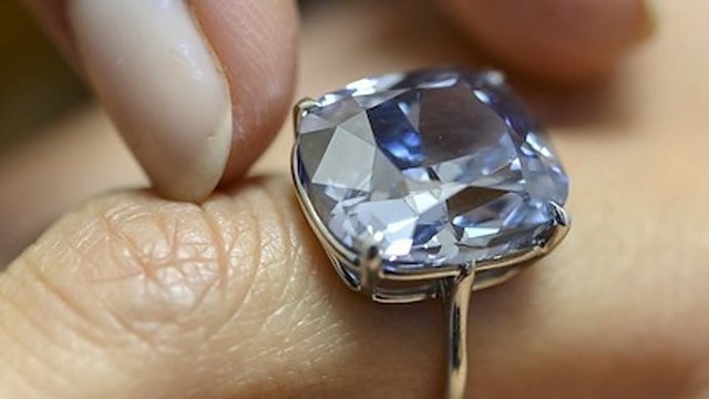 Tėvas 7 metų dukrai padovanojo 48 mln. dolerių vertės deimantą