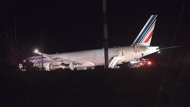 Dėl pranešimų apie bombas nutupdyti du „Air France“ lėktuvai