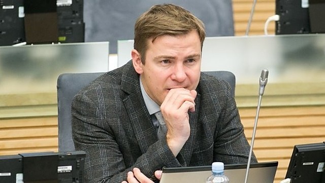 Prezervatyvus studentams dalijęs Seimo narys įpykdė dėstytojus