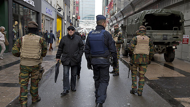 Belgijos policija tęsia reidus Molenbeko rajone