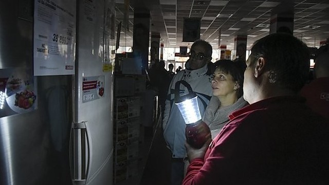 Krymo gyventojai skundžiasi, kad be elektros nėra ką veikti
