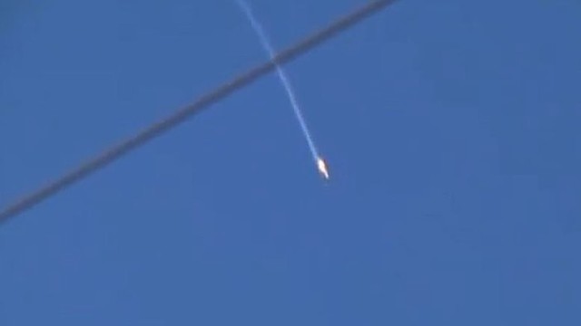 Nufilmuota, kaip buvo numuštas Rusijos karinis lėktuvas