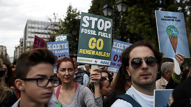 Pasaulio lyderiai Paryžiuje sprendžia klimato kaitos problemas
