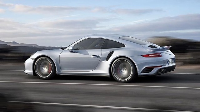 „Porsche“ pristatė galingiausius „911 Turbo“ ir „911 Turbo S“