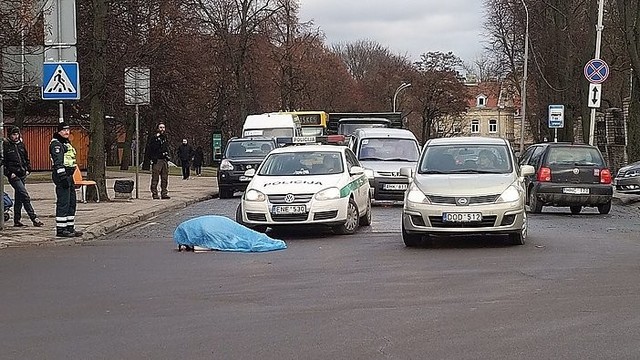 Sunkvežimis Vilniuje mirtinai sužalojo moterį