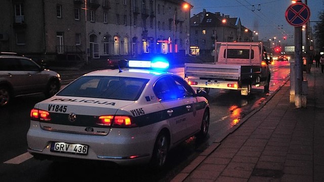 Vilniuje sunkvežimis sunkiai sužalojo moterį