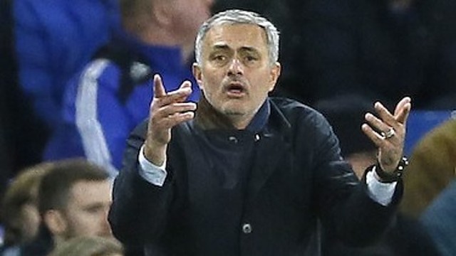 Futbolo aistruoliai reikalauja Jose Mourinho galvos