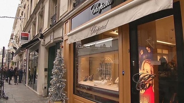 Paryžiuje siautėjo plėšikas - pavogė brangenybių už nemenką sumą