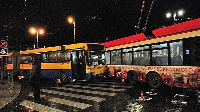 Vilniaus centre kelio nepasidalino autobusas ir troleibusas