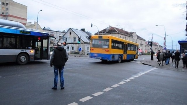 Vilniuje susidūrė du autobusai, avariją sukėlė visureigis