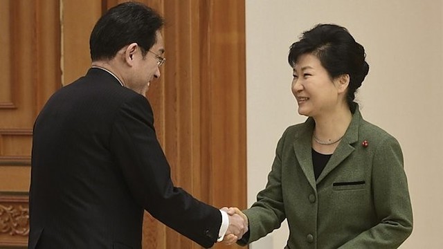 Japonija atsiprašė P. Korėjos moterų, paverstų sekso vergėmis