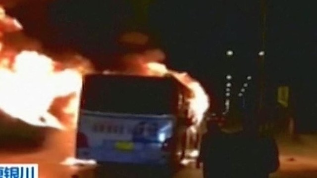 Kinijoje degančiu pragaru virtęs autobusas pražudė 17 gyvybių