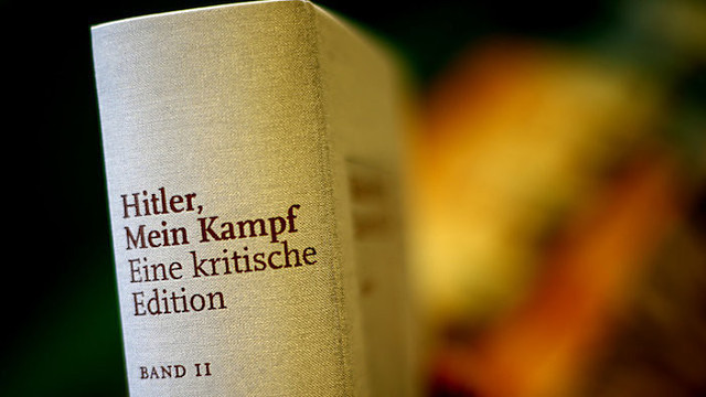Adolfo Hitlerio „Mein Kampf“ po 70 metų vėl prekyboje