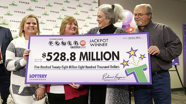 500 mln. dolerių loterijoje laimėję amerikiečiai trykšta kuklumu