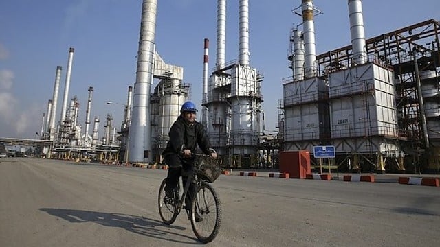 Dėl atšauktų sankcijų Iranui – smukusi naftos kaina